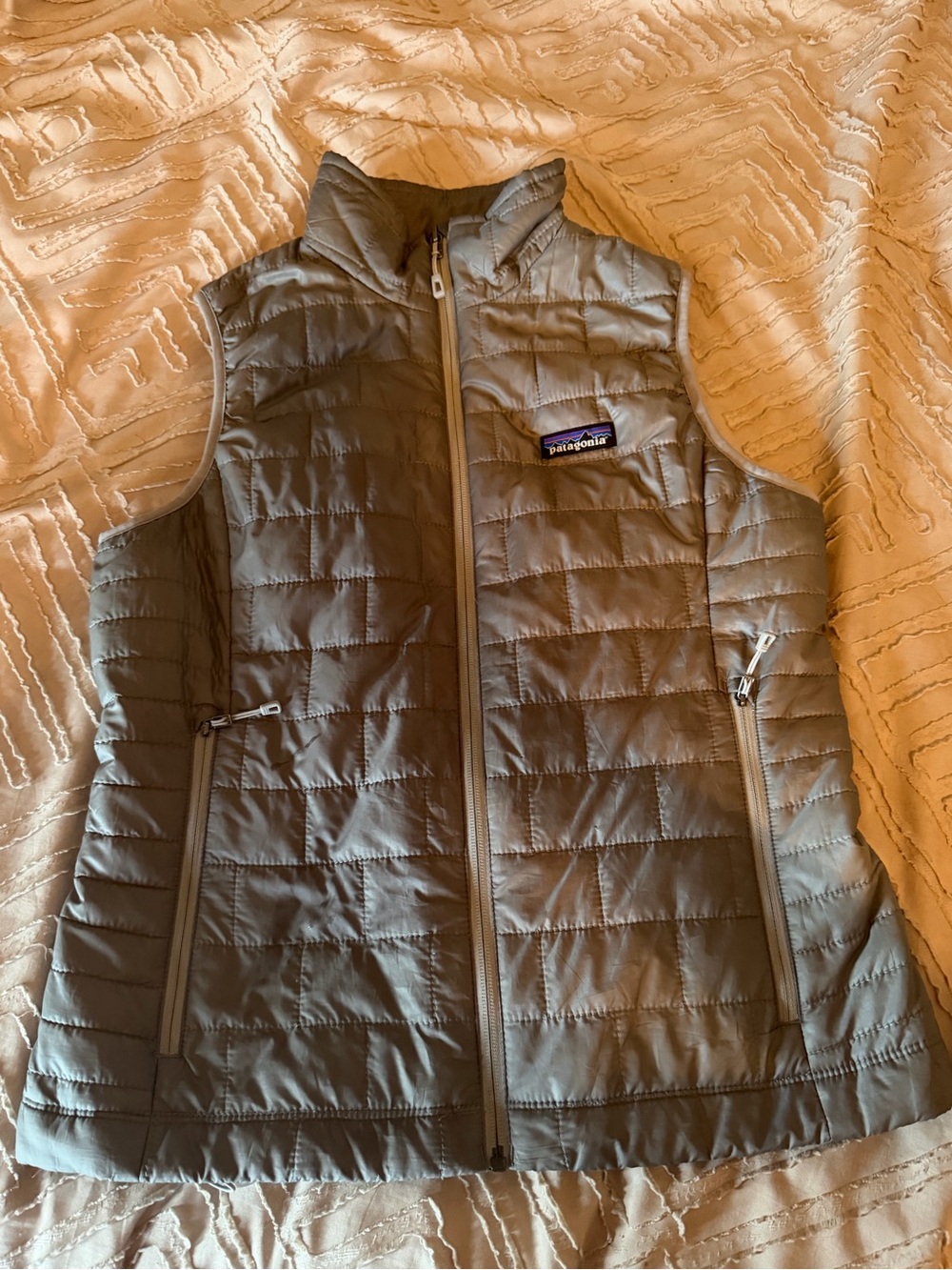 Patagonia Quilted Women’s Vest in Gray
